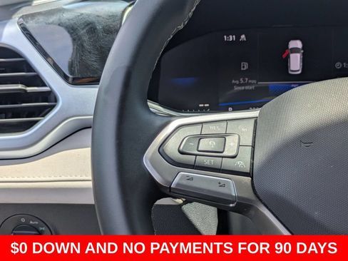 Used 2025 Volkswagen Taos SE AWD/4WD image 19