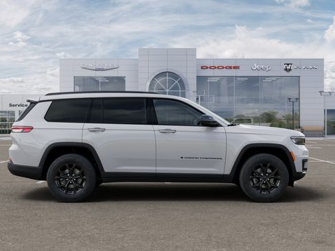 New 2025 Jeep Grand Cherokee L Laredo AWD/4WD image 37