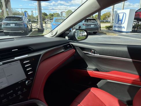 Used 2020 Toyota Camry XSE image 17