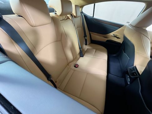 Used 2025 Lexus ES 350 w/ Premium Package FWD image 27