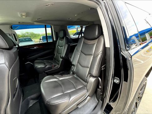 Used 2020 Cadillac Escalade ESV Luxury w/ Escalade Sport Edition AWD/4WD image 21