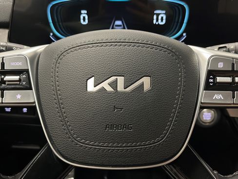 Used 2024 Kia Telluride EX w/ EX Captain's Chair Package AWD/4WD image 16