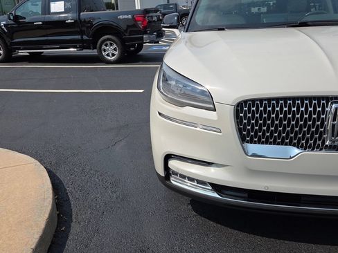 Used 2021 Lincoln Aviator Reserve w/ Equipment Group 201A RWD image 27