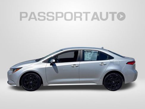 Used 2025 Toyota Corolla LE FWD image 2