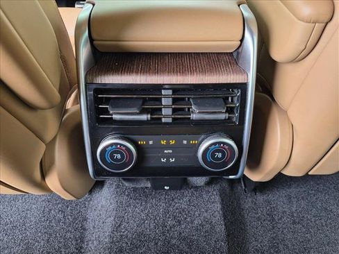 Certified 2025 Land Rover Range Rover SE AWD/4WD image 18