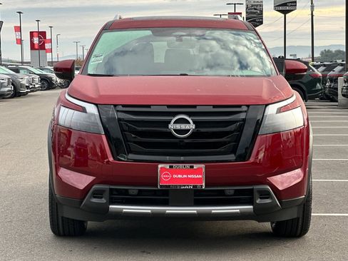 New 2025 Nissan Pathfinder Platinum w/ Black Appearance Package image 9