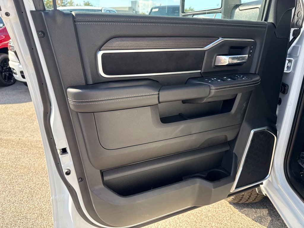 New 2027 RAM 2500 Laramie AWD/4WD image 17
