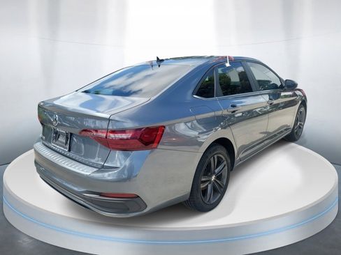 Used 2023 Volkswagen Jetta SE image 4