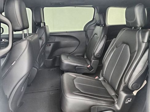 New 2026 Chrysler Pacifica Select image 30