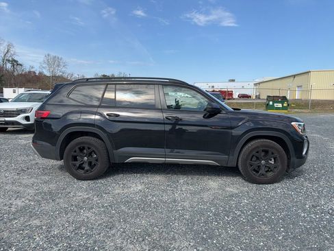 Used 2025 Volkswagen Atlas Peak Edition SE image 6