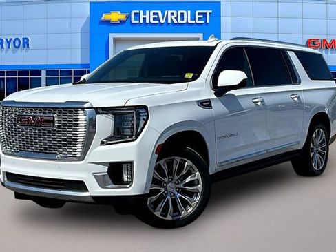 Used 2023 GMC Yukon XL Denali w/ Denali Reserve Package AWD/4WD image 3