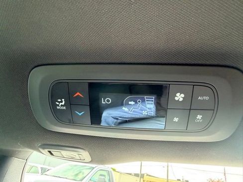 Used 2024 Chrysler Pacifica Limited w/ S Appearance Package FWD image 36