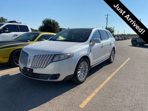 Used 2012 Lincoln MKT AWD image 1