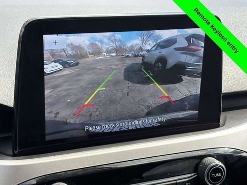 Used 2020 Ford Escape SE image 17