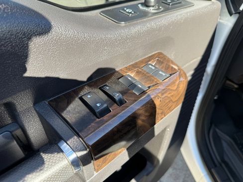 Used 2016 Ford F250 Lariat w/ Lariat Ultimate Package image 23