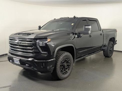 Used 2024 Chevrolet Silverado 3500 High Country w/ Technology Package AWD/4WD image 4