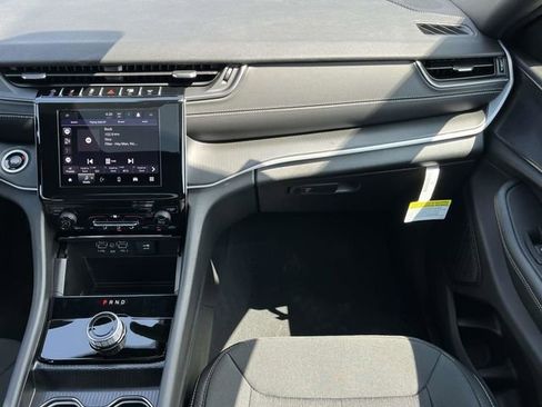 New 2025 Jeep Grand Cherokee L Laredo image 17