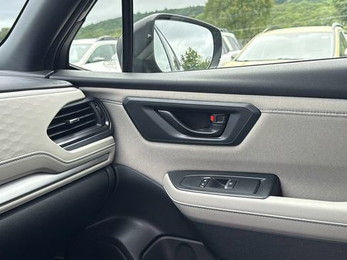 Certified 2025 Subaru Forester Premium AWD/4WD image 19