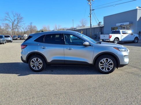 Used 2022 Ford Escape SEL image 2
