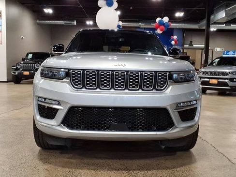 Used 2024 Jeep Grand Cherokee Summit AWD/4WD image 3