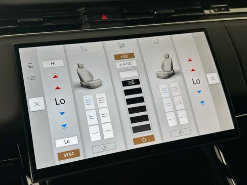 Certified 2025 Land Rover Range Rover Sport SE image 17