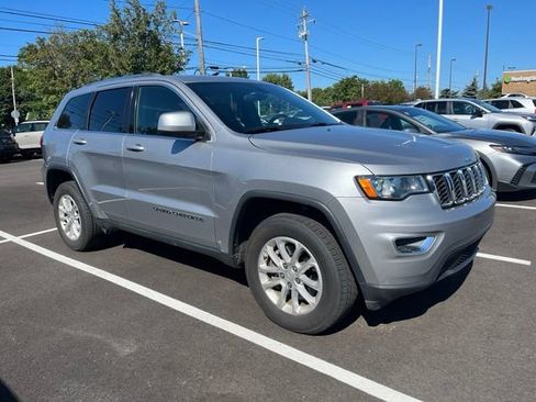 Used 2021 Jeep Grand Cherokee Laredo AWD/4WD image 2