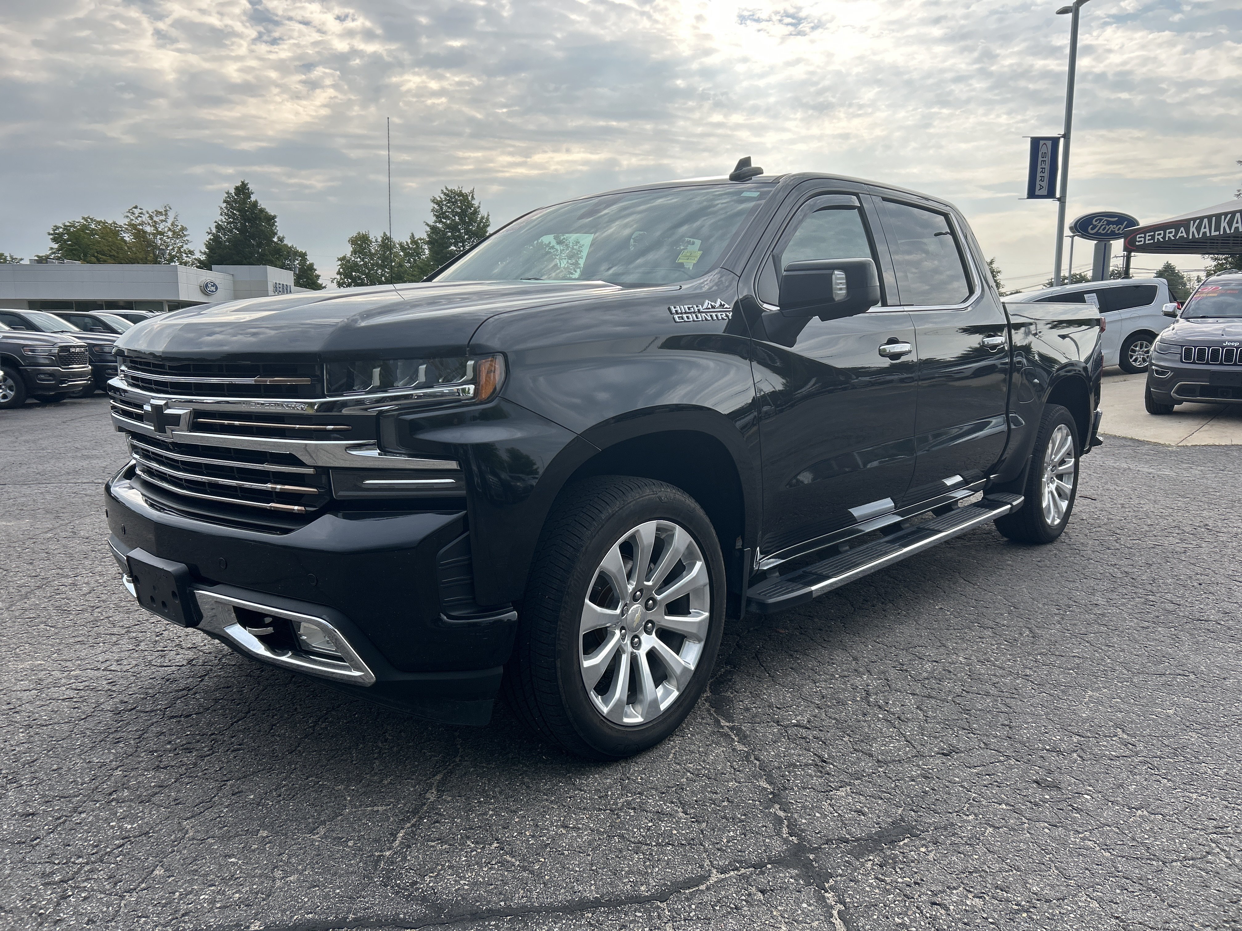 Used 2020 Chevrolet Silverado 1500 High Country w/ Technology Package AWD/4WD image 7