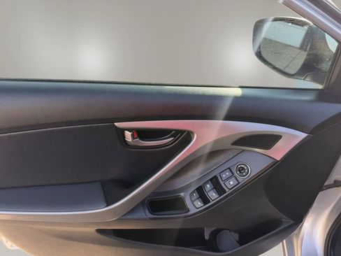 Used 2012 Hyundai Elantra Limited image 9
