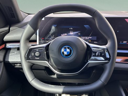 Used 2026 BMW i5 eDrive40 RWD image 9