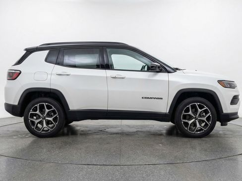 Used 2025 Jeep Compass Limited AWD/4WD image 11
