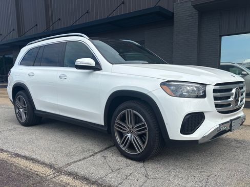Used 2026 Mercedes-Benz GLS 450 4MATIC image 3