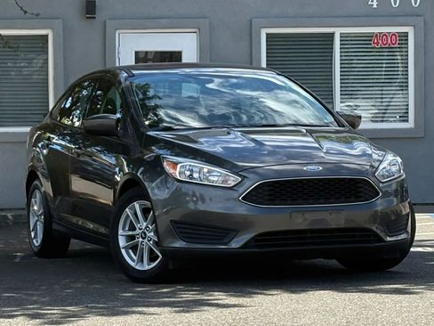 Used 2018 Ford Focus SE image 3