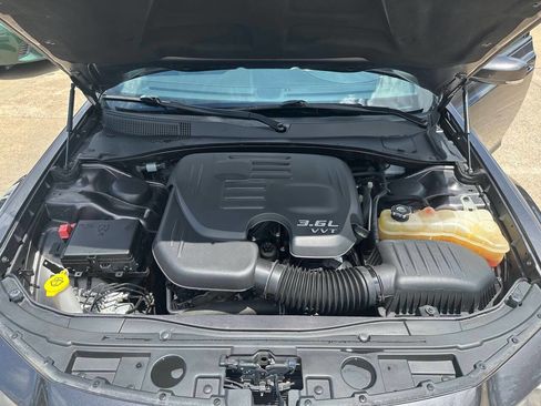 Used 2018 Chrysler 300 S w/ 300S Premium Group RWD image 14