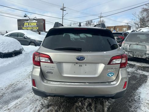 Used 2016 Subaru Outback 2.5i Premium image 8