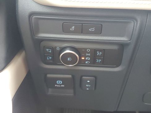 Used 2023 Ford Expedition Platinum image 25