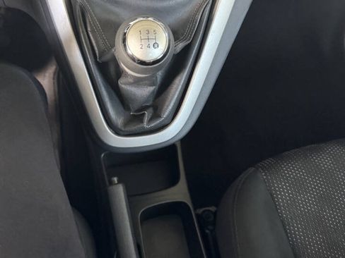 Used 2009 Pontiac Vibe w/ Preferred Package FWD image 22