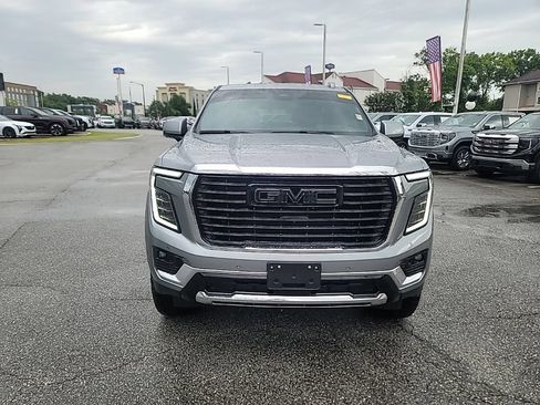 Used 2025 GMC Yukon Elevation AWD/4WD image 2