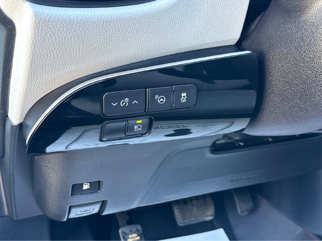 Used 2020 Toyota Prius LE FWD image 30