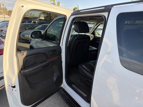 Used 2008 Chevrolet Suburban LT w/ LT Preferred Equipment Group RWD image 14