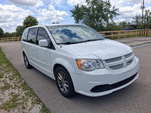 Used 2016 Dodge Grand Caravan American Value Package FWD image 4