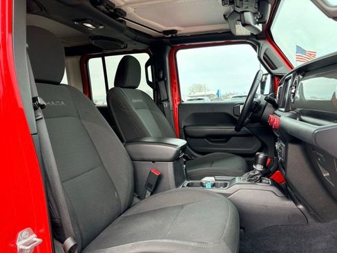 Used 2018 Jeep Wrangler Unlimited Sahara image 11