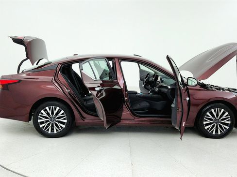 Used 2025 Nissan Altima 2.5 SV image 31
