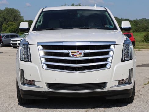 Used 2020 Cadillac Escalade Luxury AWD/4WD image 5