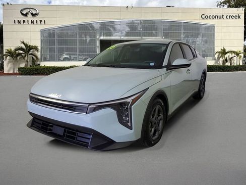 Used 2025 Kia K4 LXS image 3