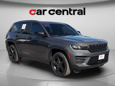 Used 2023 Jeep Grand Cherokee Altitude AWD/4WD image 7