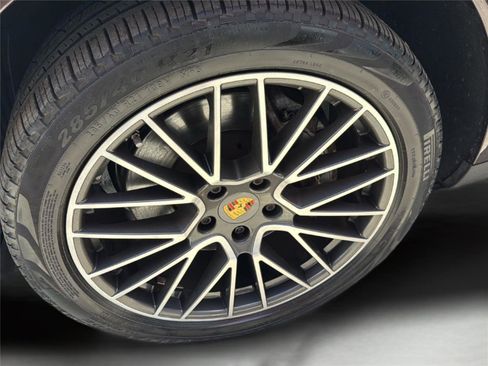 Used 2022 Porsche Cayenne Platinum Edition AWD/4WD image 35