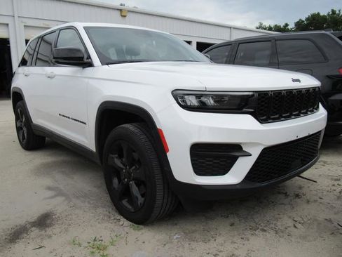 Used 2023 Jeep Grand Cherokee Altitude AWD/4WD image 1