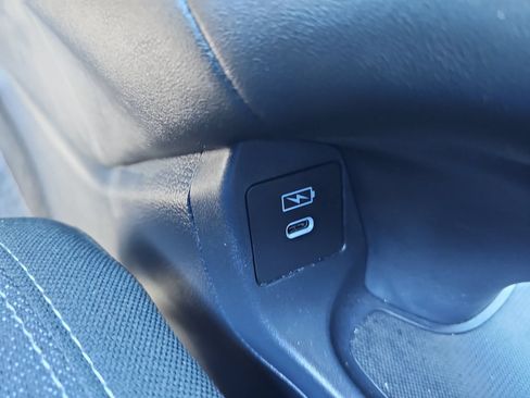 Used 2025 Honda HR-V LX image 27