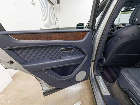 Used 2023 Bentley Bentayga AWD/4WD image 35