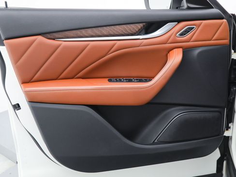 Certified 2022 Maserati Levante GT image 15